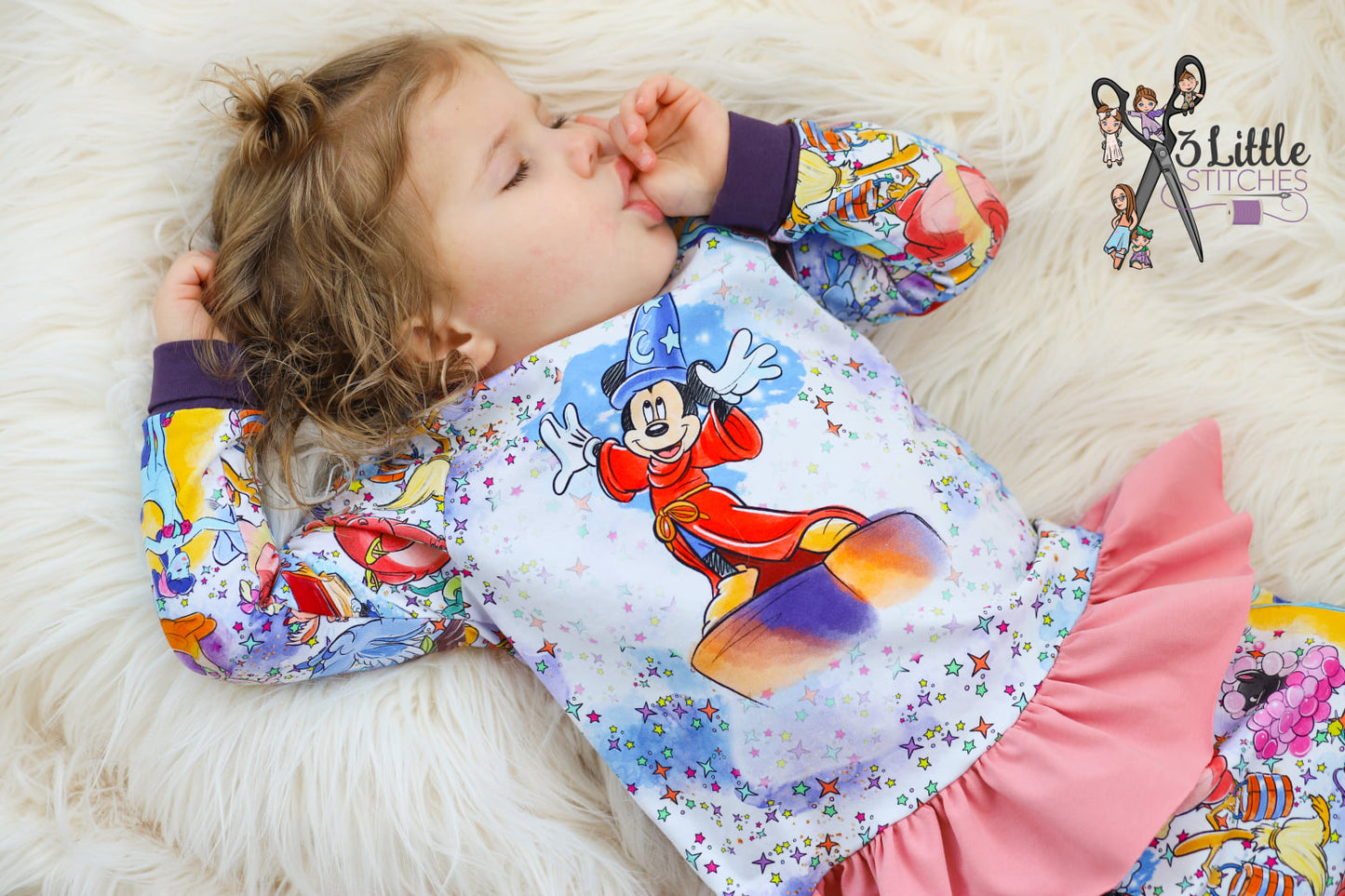 R117 - Fantasmic! - Panel - CHILD - White