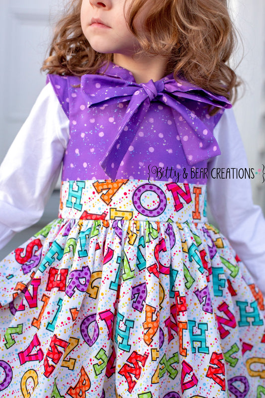 R117 : School Days - Blackboard Collection - Letter Toss White Dots