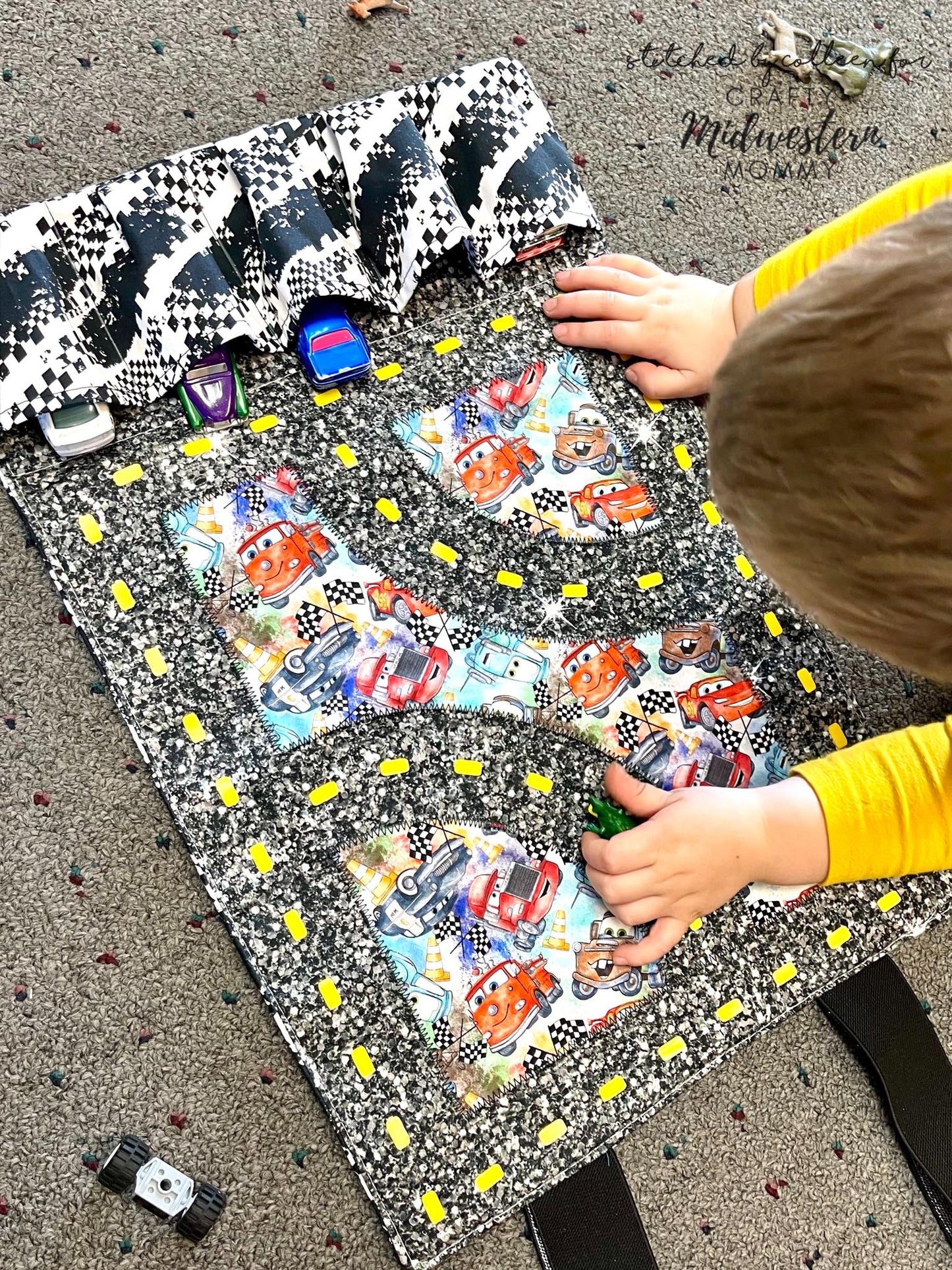 R112 - Auto Team - Checker Stripes