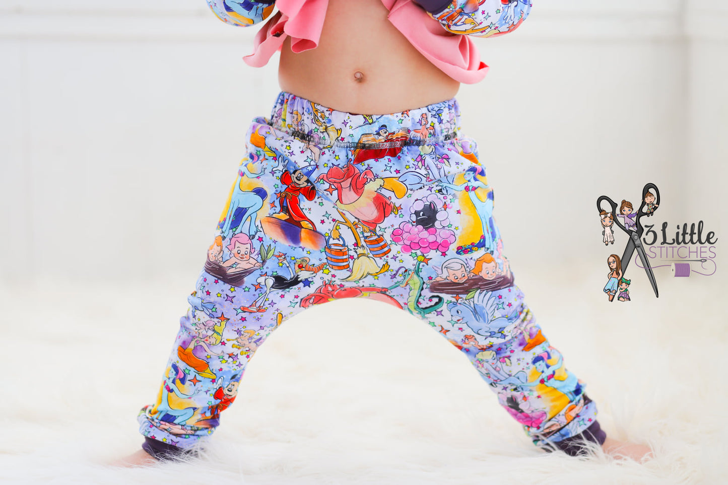 R117 - Fantasmic! - Main Toss - Regular Scale - White