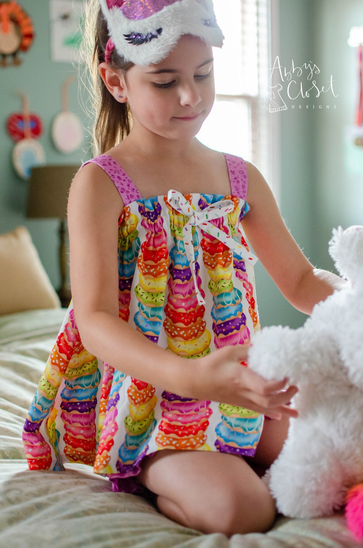 R119 Sweet Beginnings - Rainbow Stacked Donuts